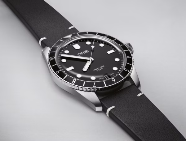 Divers Sixty-Five 12H Cal. 400 Dial: black