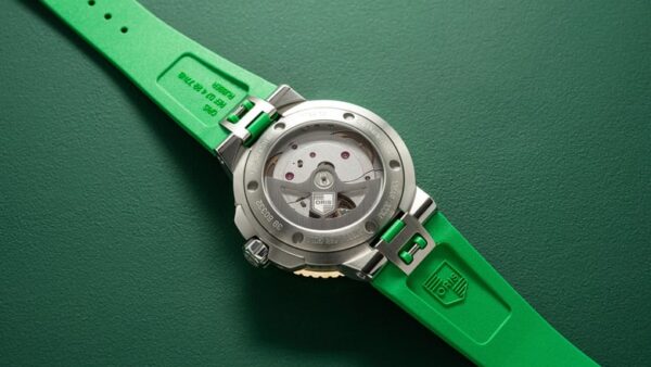 Aquis Date Cal. 400 Bico Dial: green