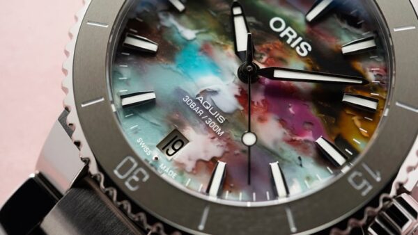 Oris Aquis Date Dial: multicoloured