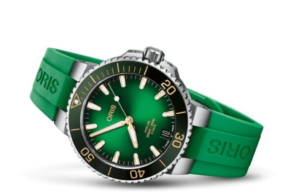Aquis Date Cal. 400 Bico Dial: green