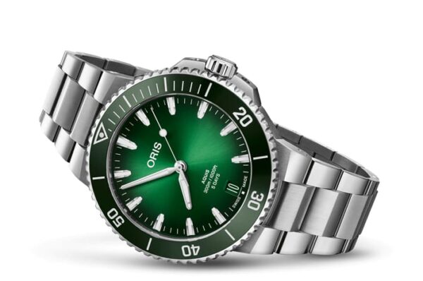 Oris Aquis Date Cal. 400 Dial: green Metalbracelet steel polished